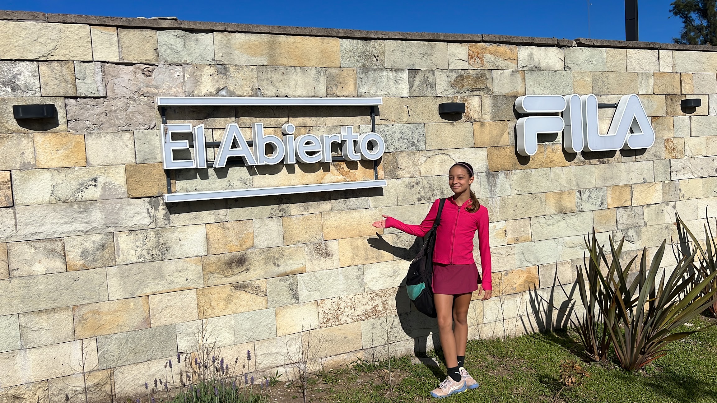 Julia no El Abierto Buenos Aires com patrocinadores FILA